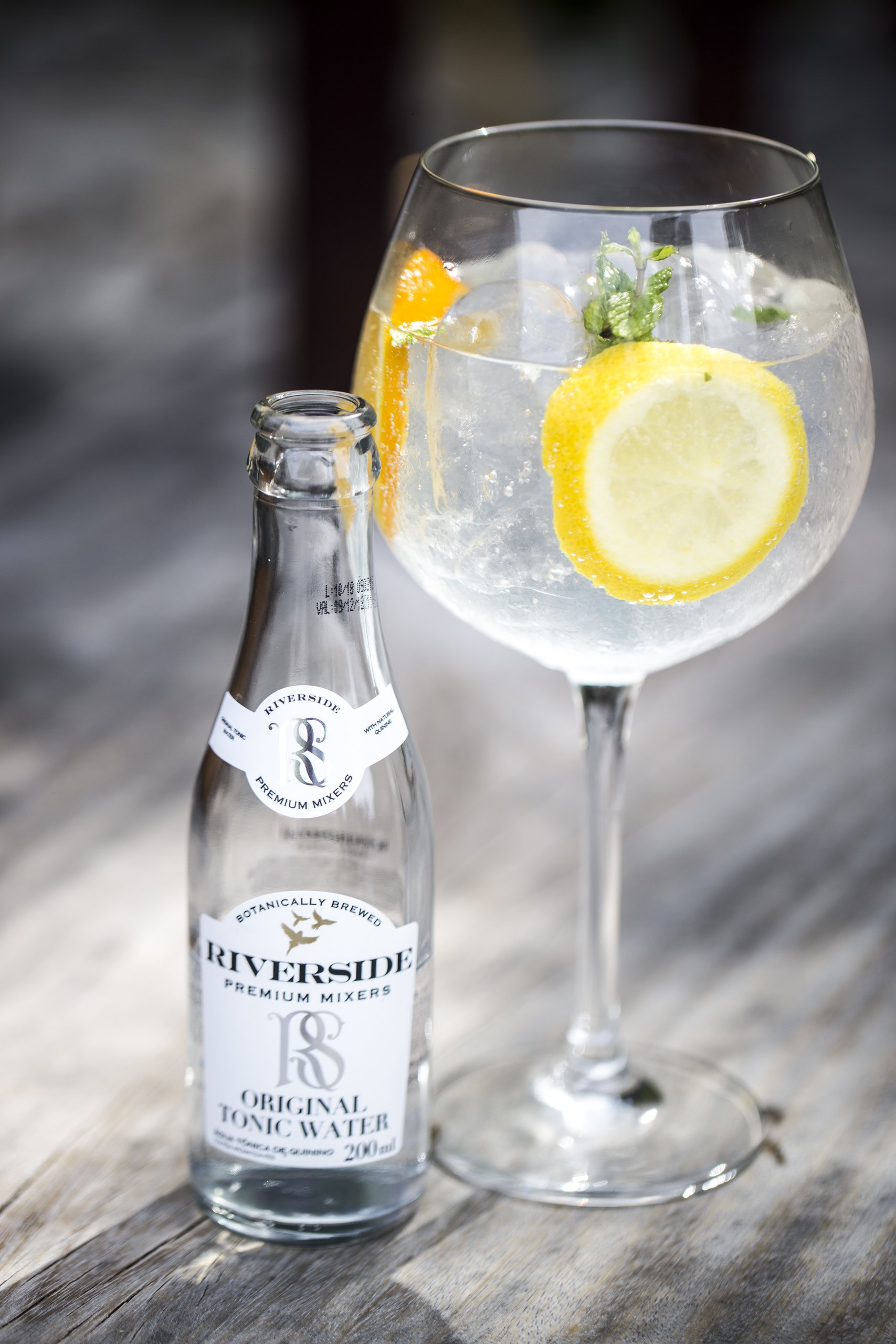 Riverside Premium Mixers — drink preparado com a tônica premium